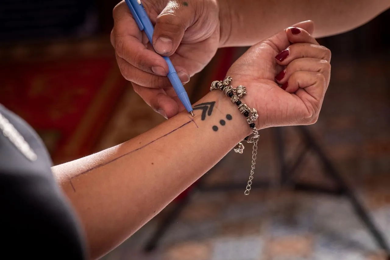 Drawing the chosen design before the ceremony